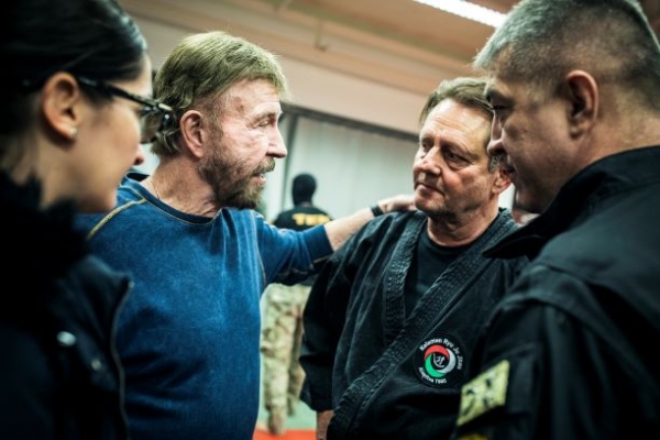 Chuck Norris látogatása hazánkban és a TEK-ben