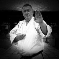 Shihan Kalm&aacute;r &Aacute;rp&aacute;dt&oacute;l b&uacute;cs&uacute;zunk